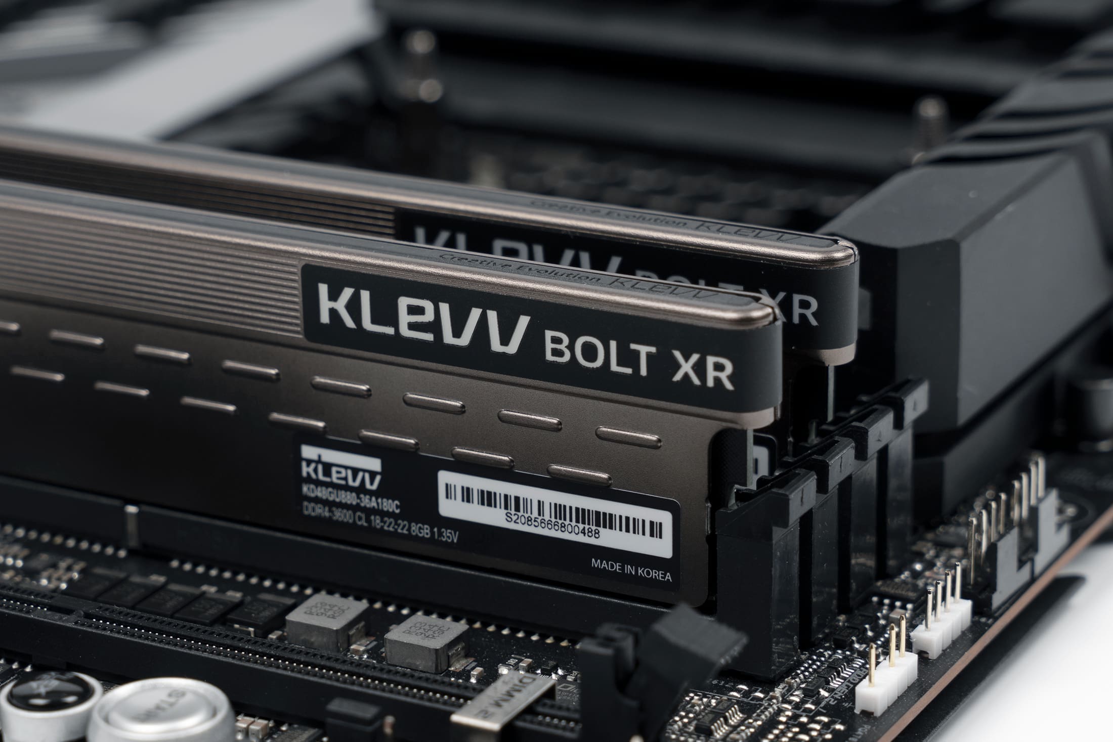 Klevv Bolt Xr 16Gb ( 2x8gb ) DDR4 4000Mhz CL19 Desktop Memory
