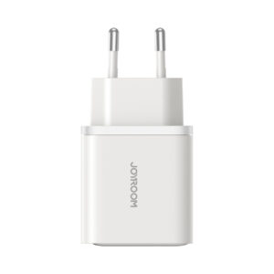 Joyroom JR-TCF15 dual-port charger charging two devices