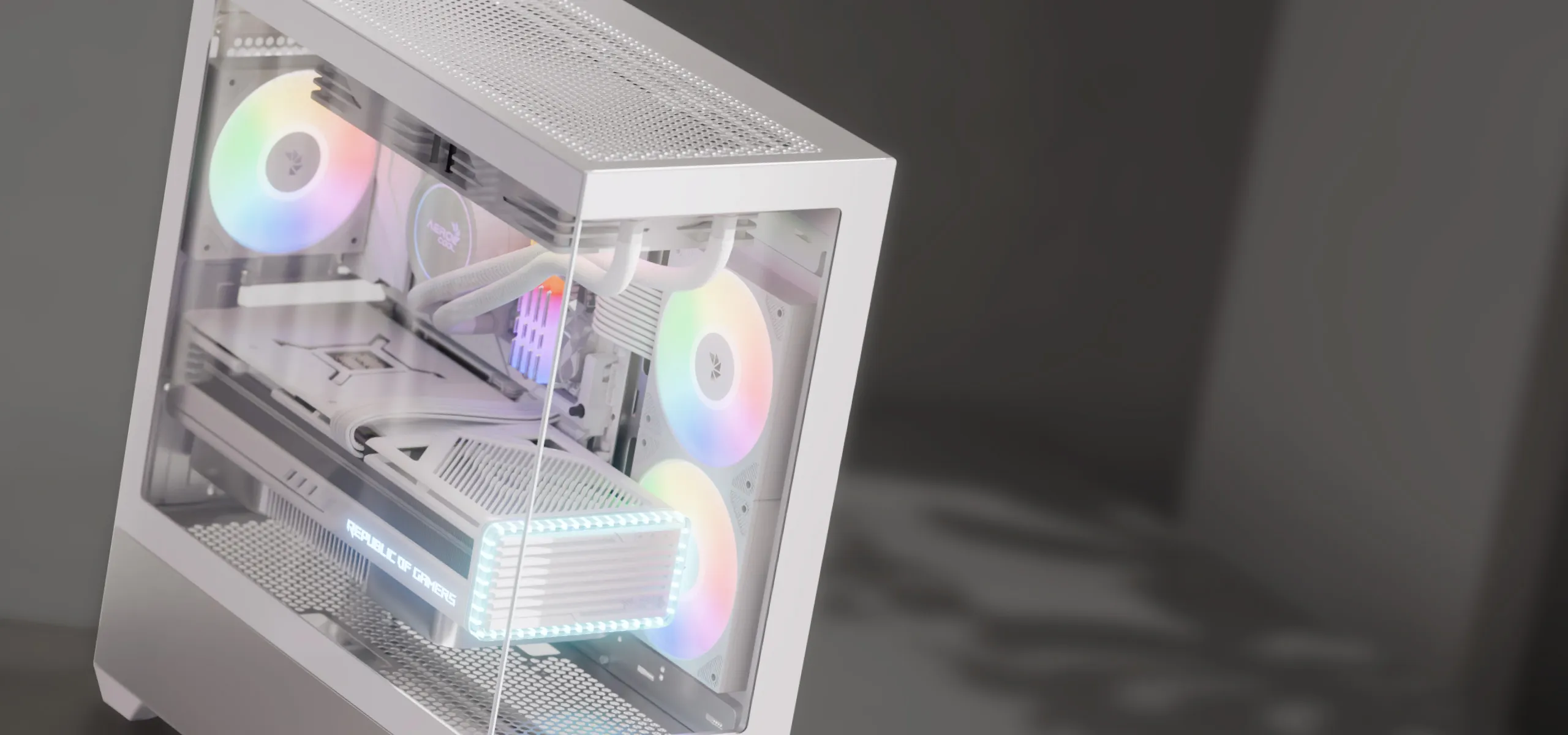 Aerocool P500D full tempered glass front and side panels providing a crystal-clear view of components and RGB lighting