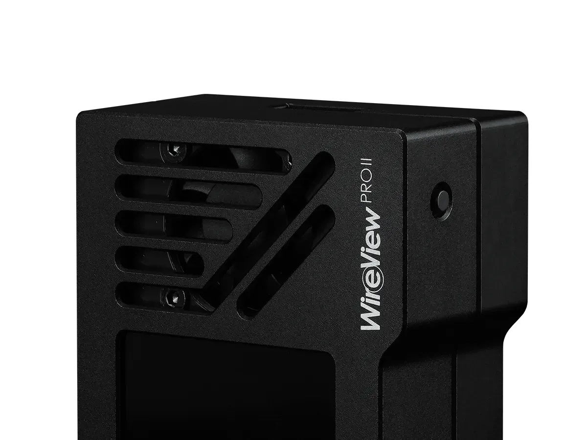 Thermal Grizzly WireView Pro II TFT-IPS display showing monitoring data