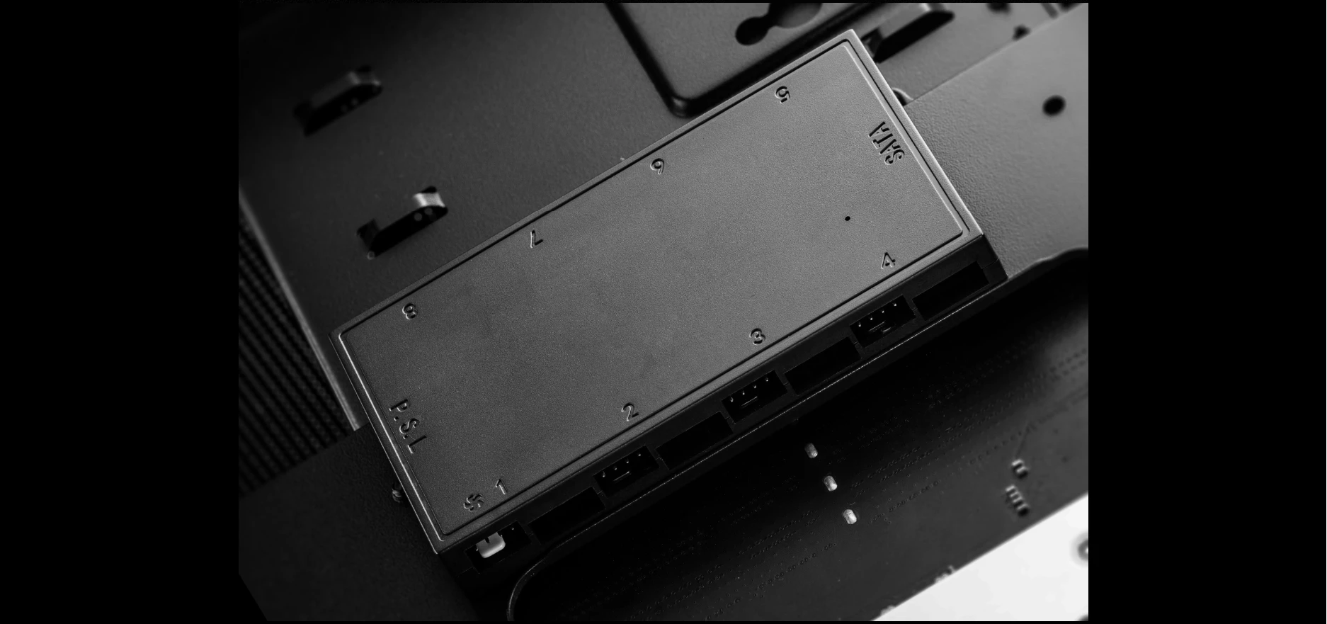 ID-COOLING HA-08 fan hub with 8 PWM fan ports and 8 ARGB LED ports layout